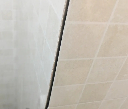 宜兴瓷砖空鼓维修公司分享阳台瓷砖脱落的修复过程可以分为以下几个步骤